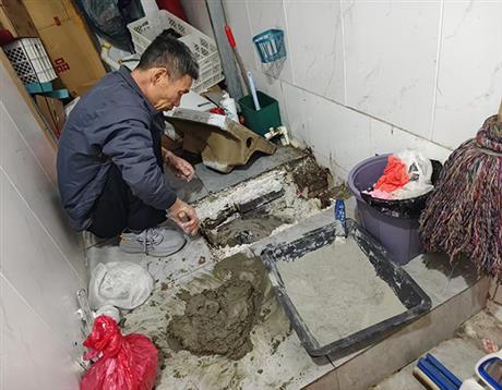 蹲便器疏通维修1