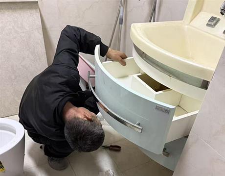 洗脸盆柜维修1
